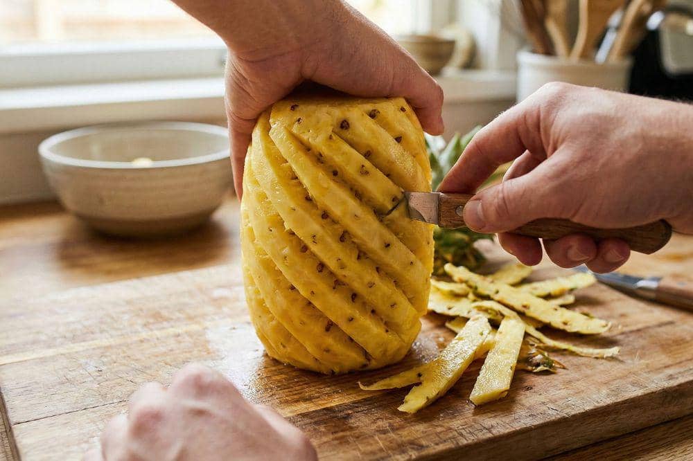 5 Cara Memotong Nanas 4