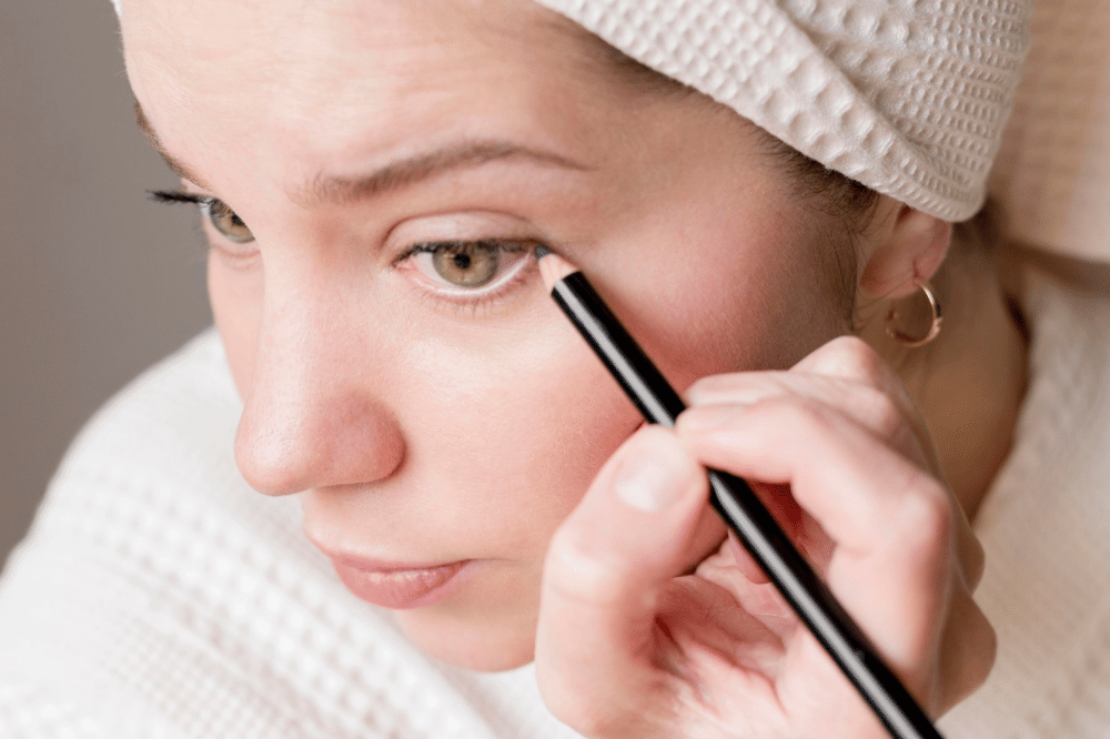 Apakah Boleh Tetes Mata saat Puasa? Begini Penjelasannya.png