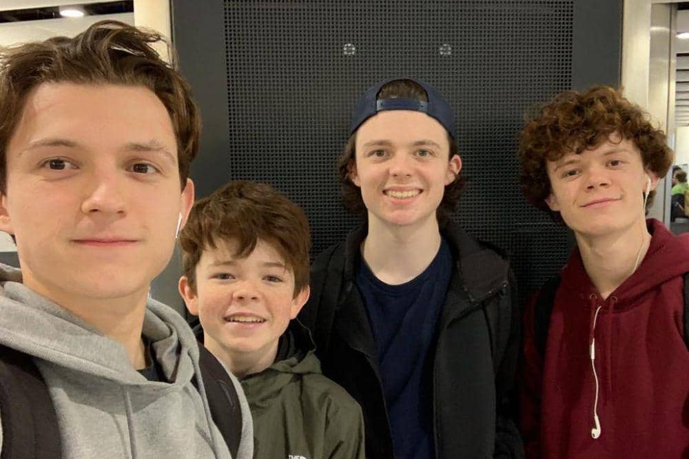7 Fakta Keluarga Tom Holland 3