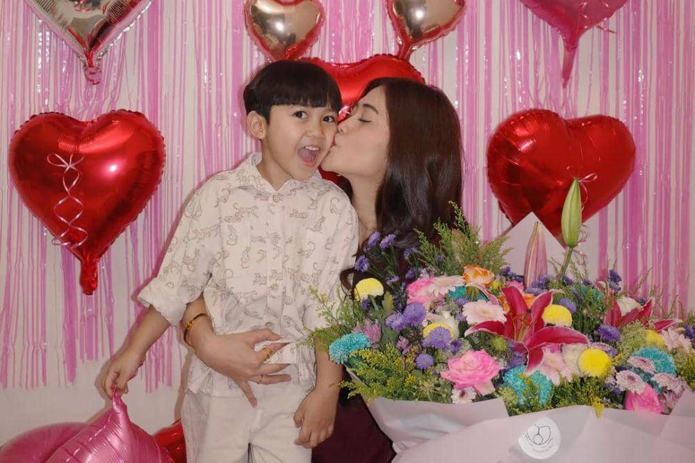 5 Fakta Keluarga Ruce Nuenda 2