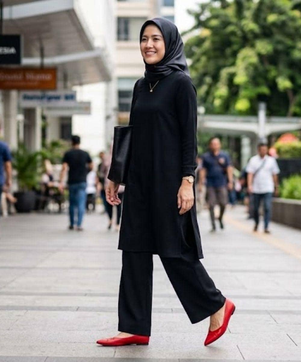 7 Rekomendasi Flat Shoes Warna Merah untuk Bukber