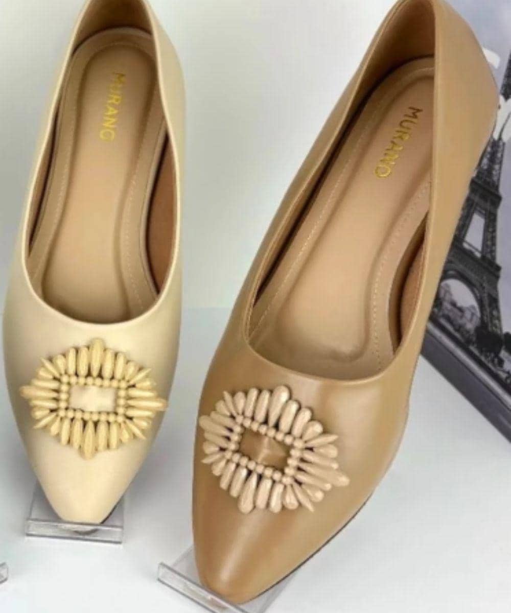 7 Rekomendasi Merek Flat Shoes untuk Kaki Lebar