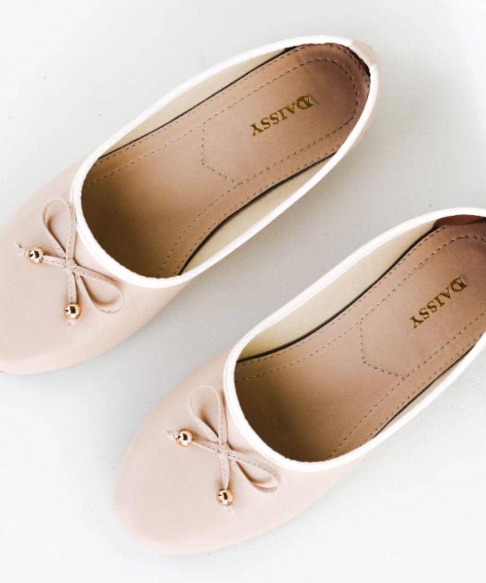 7 Rekomendasi Merek Flat Shoes untuk Kaki Lebar