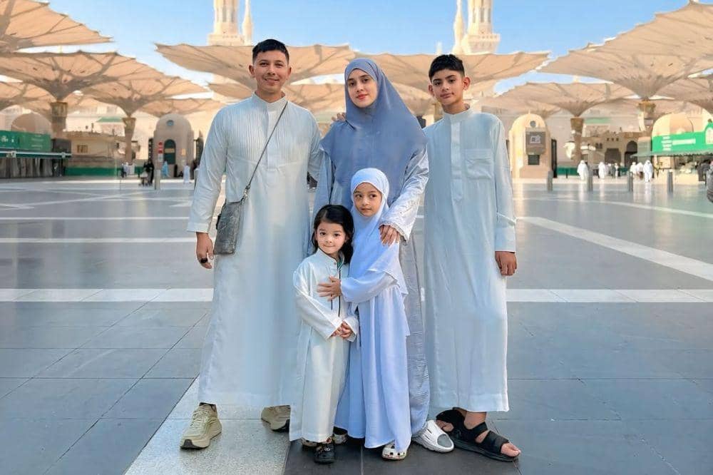 5 Fakta Fairuz, Adik Fadia Arafiq dan Istri Sonny Septian 3