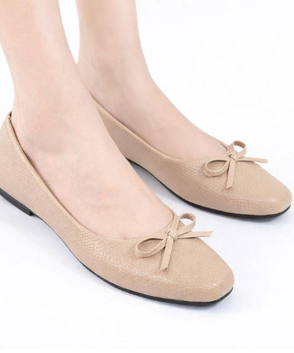 7 Rekomendasi Merek Flat Shoes untuk Kaki Lebar