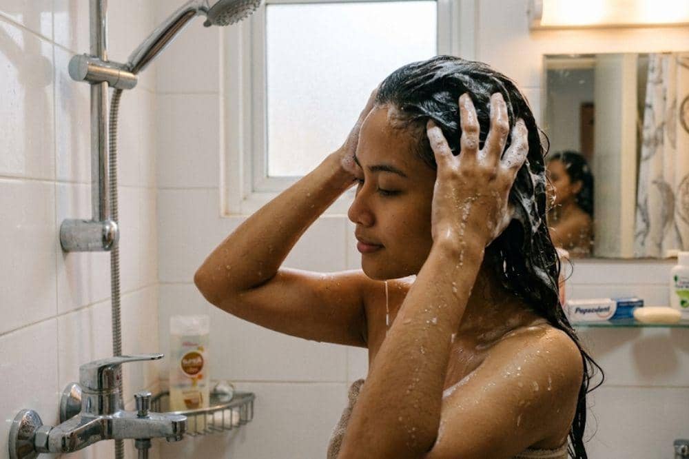 Apakah Boleh Keramas saat Puasa di Siang Hari? Ini Penjelasan Hukumnya