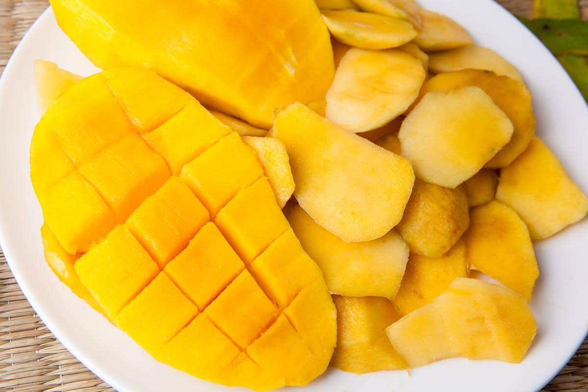 Buah mangga jadi camilan sehat tinggi kalori