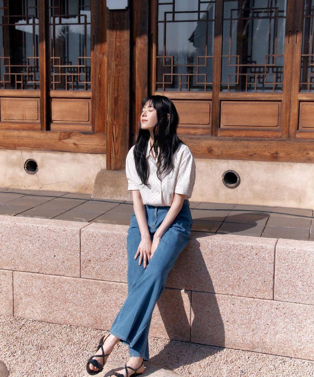 Inspirasi Padu Padan Jeans ala Artis Drakor Jung Eun Chae 