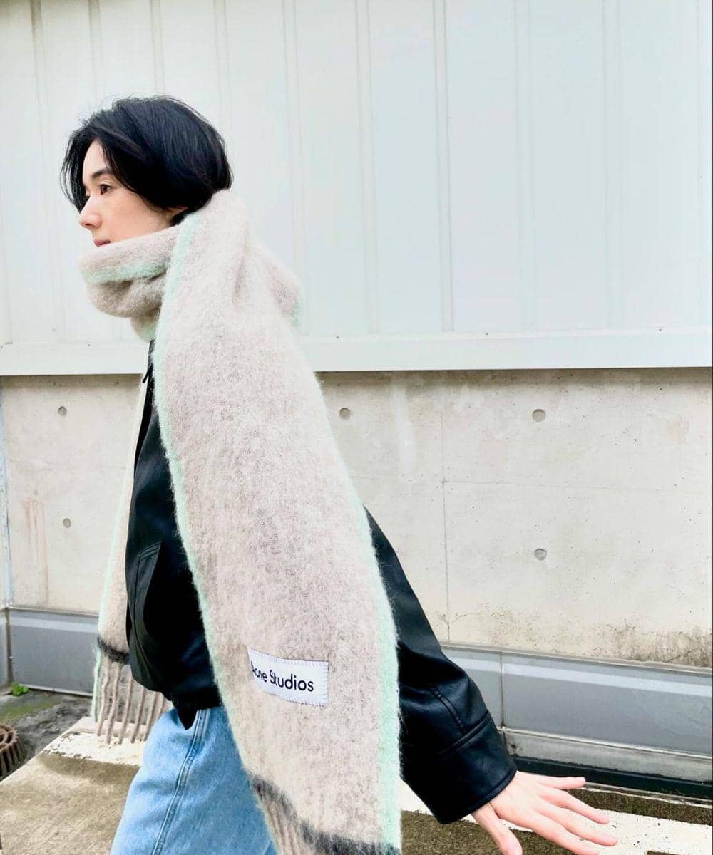 Inspirasi Padu Padan Jeans ala Artis Drakor Jung Eun Chae 