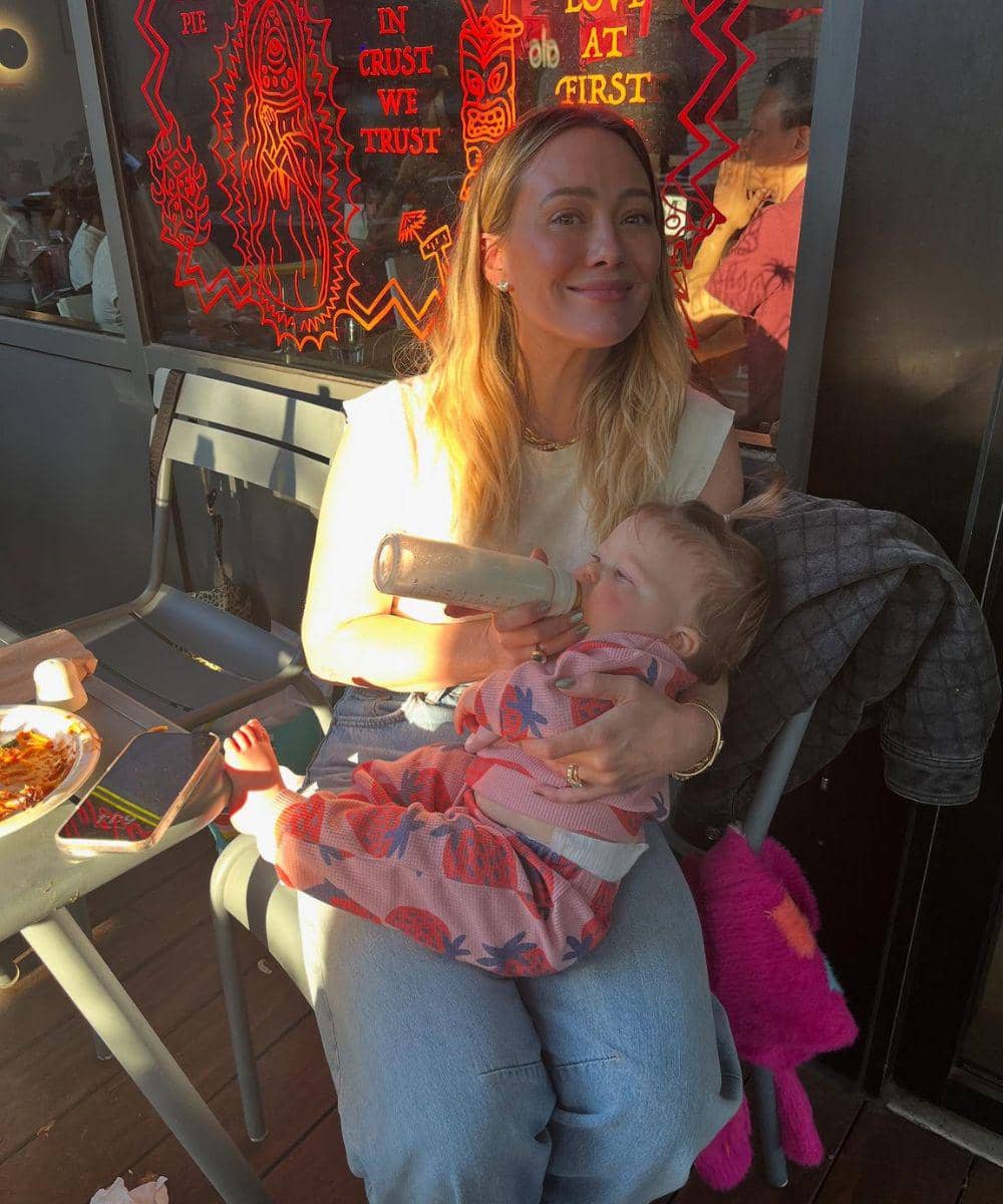 Hillary Duff Ceritakan Masa Menyusui Anaknya Akui Terlalu Perfeksionis  