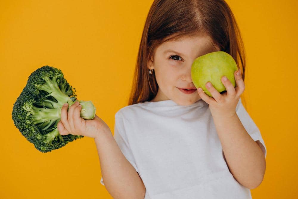 ilustrasi anak makan sayur
