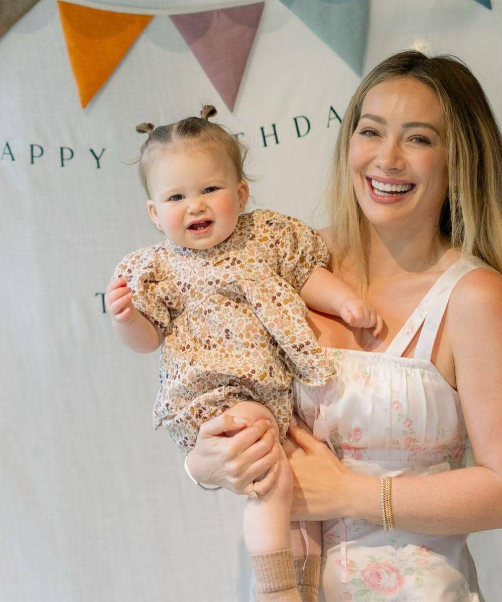 Hillary Duff Ceritakan Masa Menyusui Anaknya Akui Terlalu Perfeksionis 