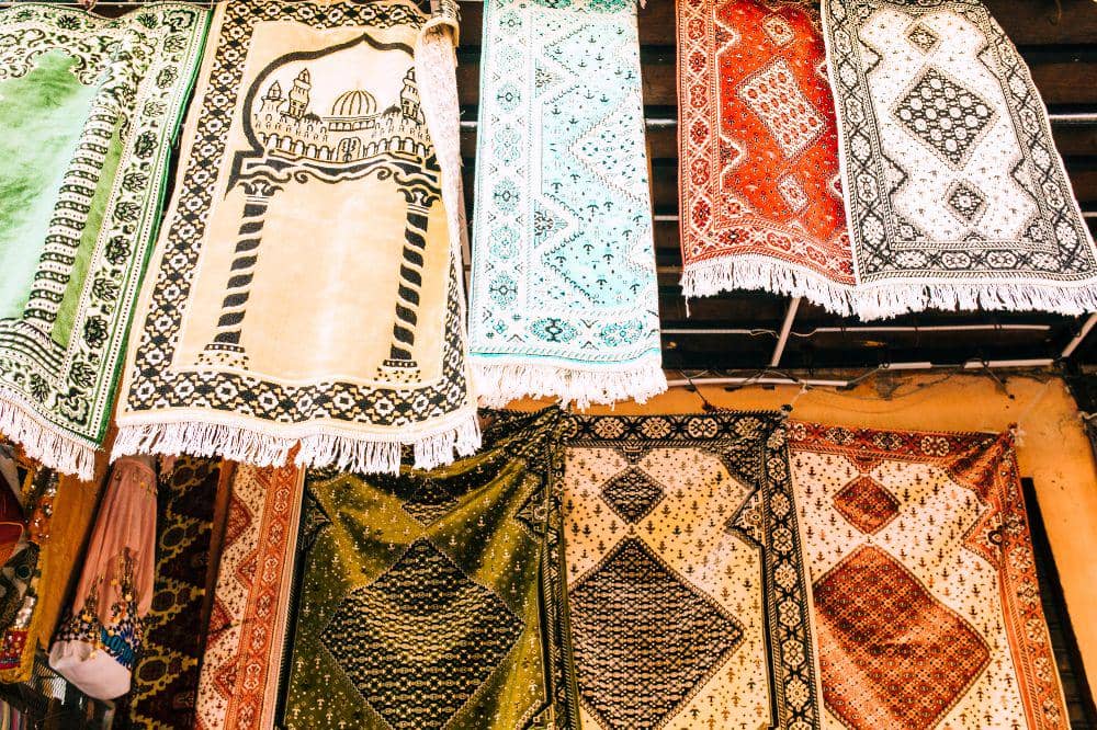 7 Cara Menyimpan Peralatan Salat yang Benar