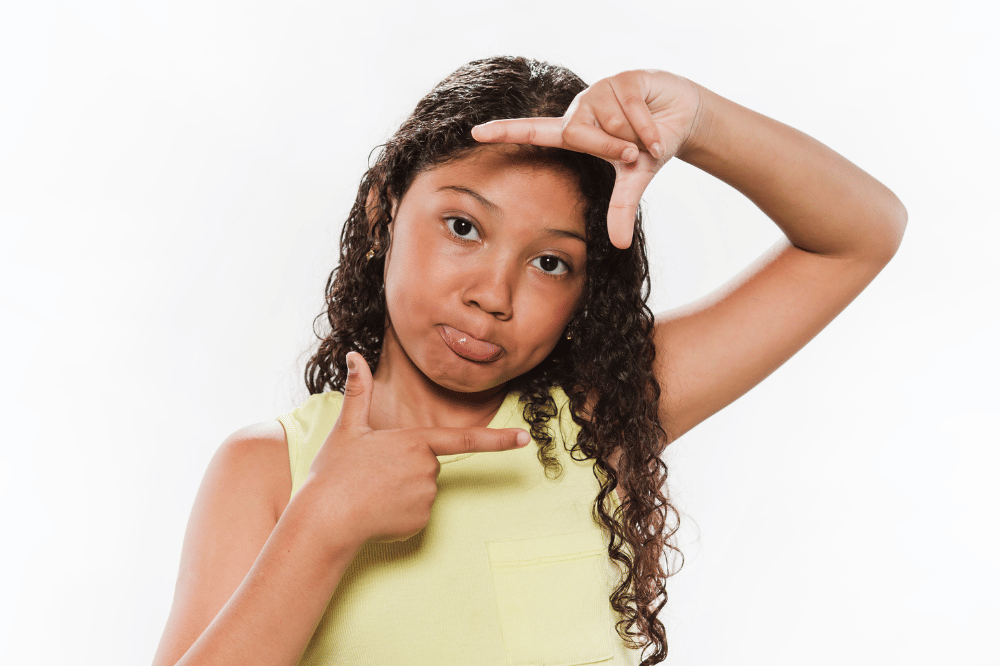 7 Warna Baju yang Cocok untuk Remaja Kulit Hitam