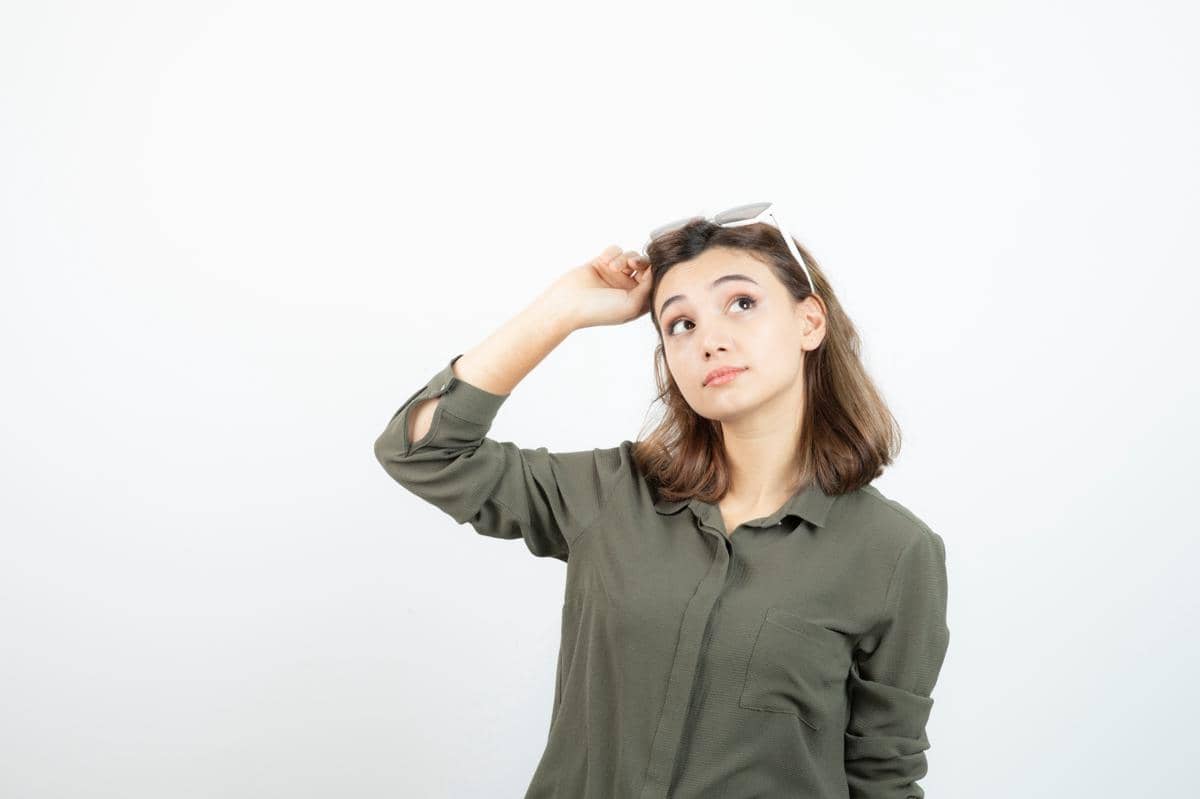 perempuan sedang berfoto