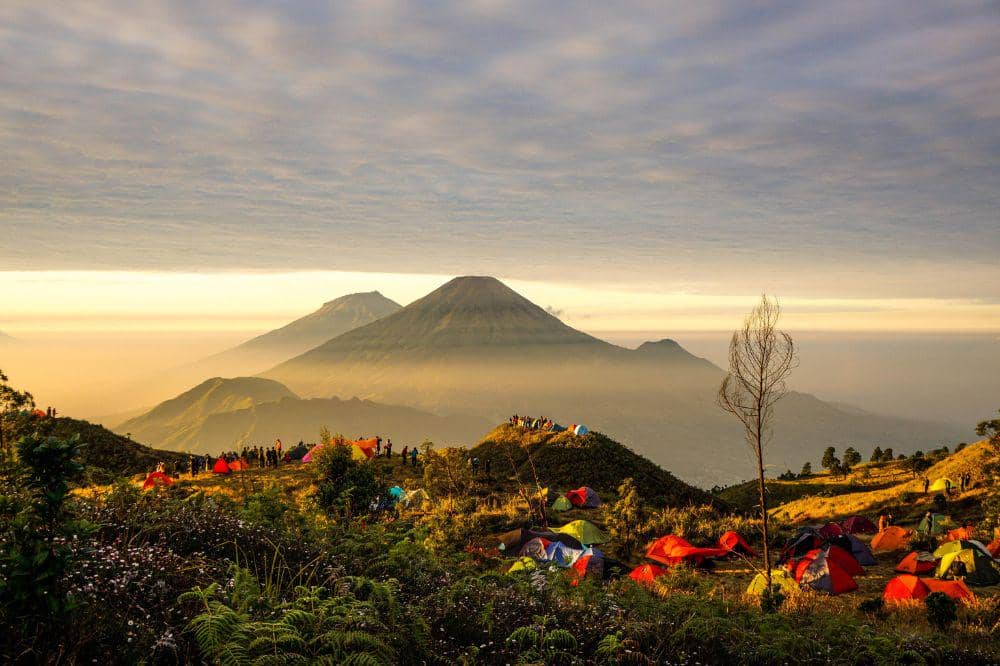 7 Daftar Gunung untuk Pendaki Pemula di Jawa Barat