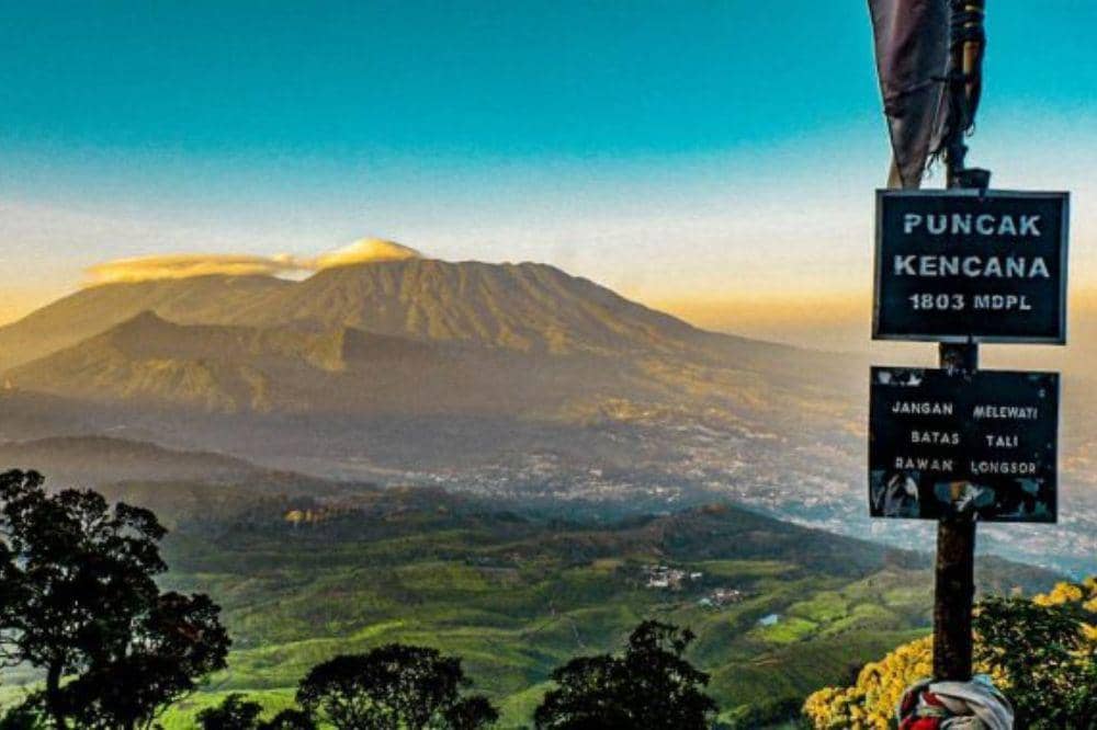 7 Daftar Gunung untuk Pendaki Pemula di Jawa Barat yang Aman Dicoba.jpg