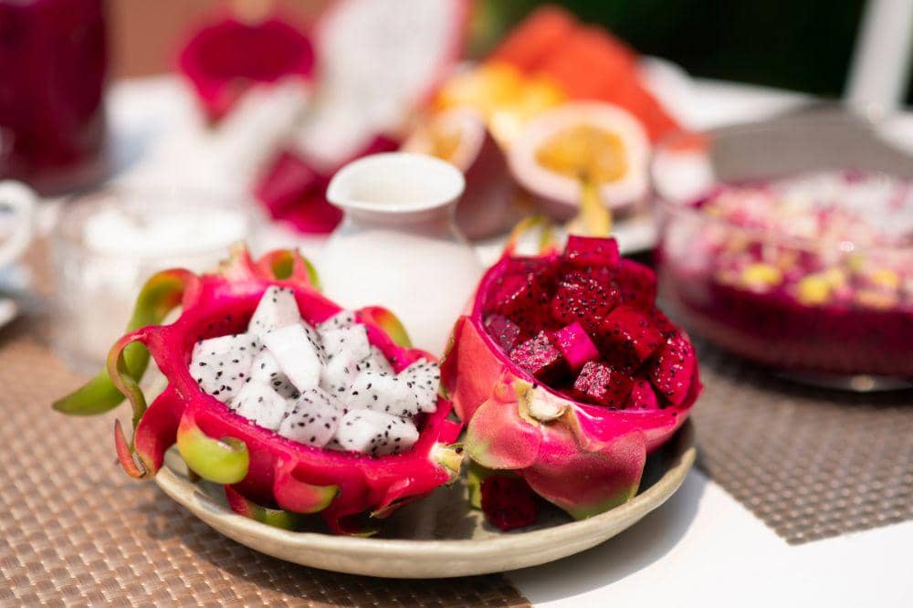 5 Cara Memotong Buah Naga 1