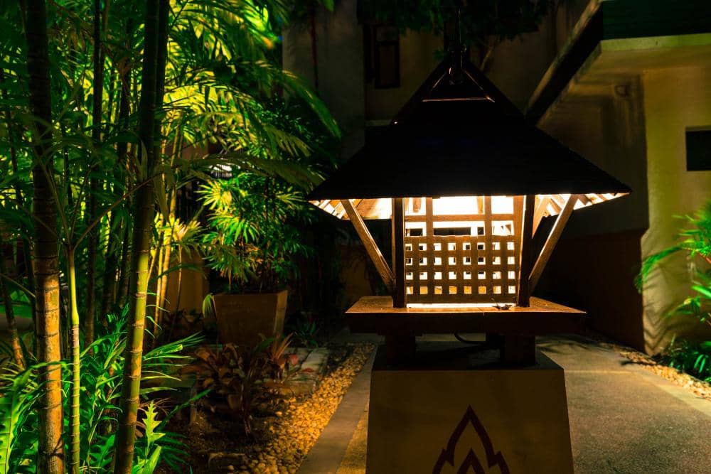 ilustrasi lampu taman rumah