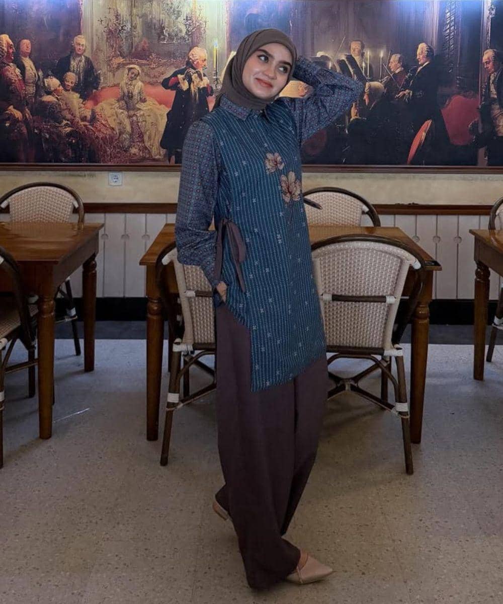 9 Inspirasi Outfit Bukber Warna Earth Tone ala Helwa Bashel yang Chic 