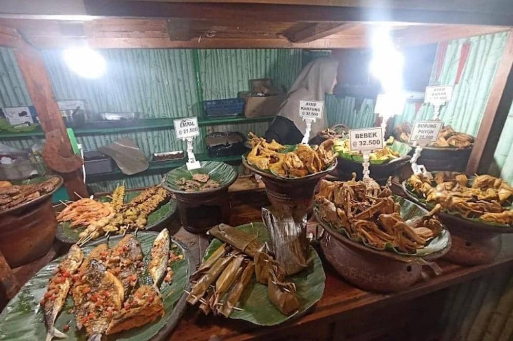 8 Rumah Makan Sunda di Jakarta Selatan, Lalapan dan Sambalnya Juara!_20260312_073702_0003.jpg