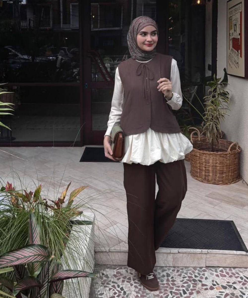 9 Inspirasi Outfit Bukber Warna Earth Tone ala Helwa Bashel yang Chic 