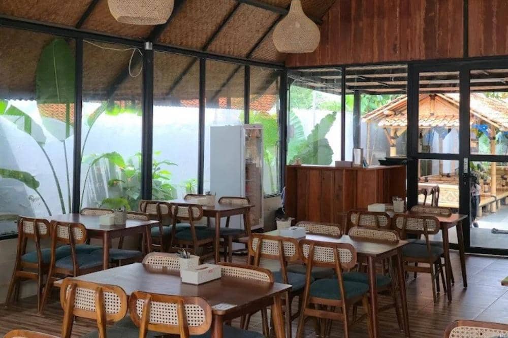 8 Rumah Makan Sunda di Jakarta Selatan, Lalapan dan Sambalnya Juara!_20260312_073702_0008.jpg