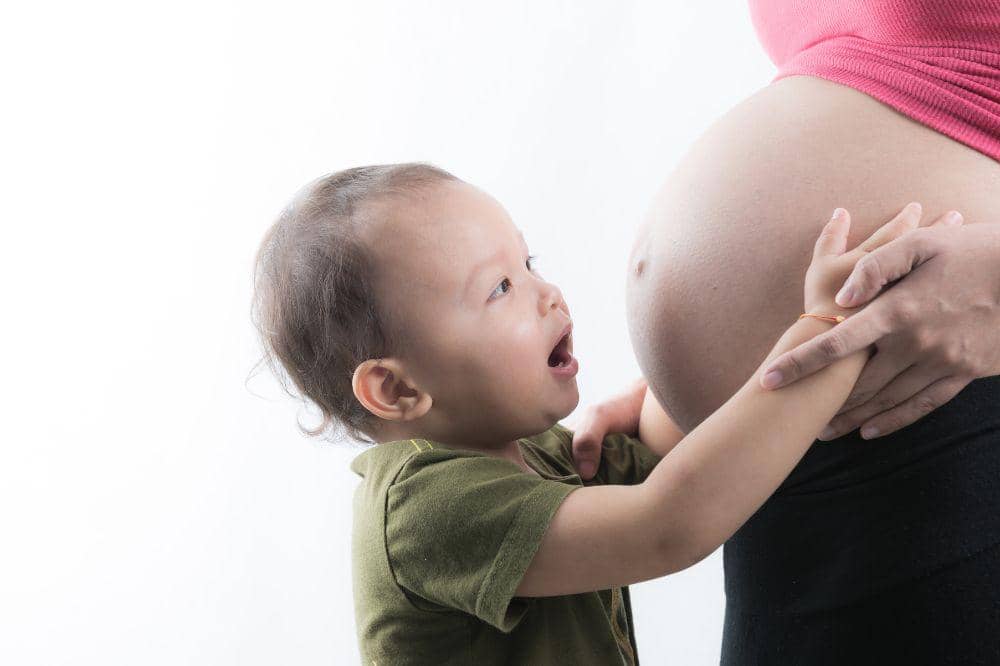 Risiko Menyusui saat Hamil dan Kapan Harus Berhenti