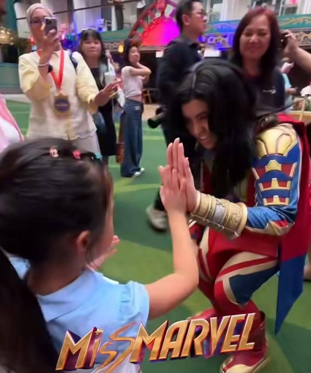 Chava bertemu Miss Marvel di Disney Cruise Line Singapore