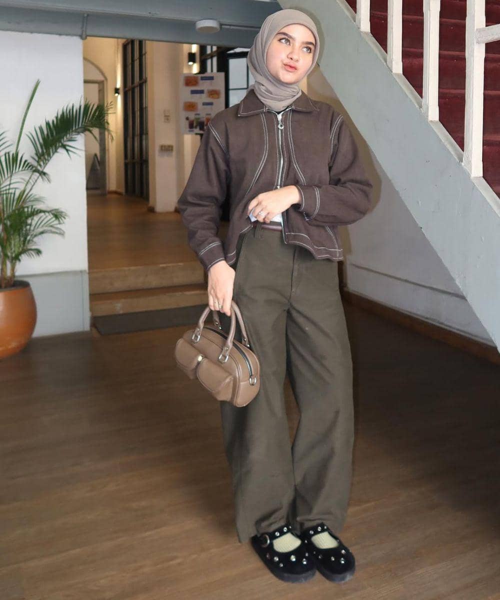 9 Inspirasi Outfit Bukber Warna Earth Tone ala Helwa Bashel yang Chic