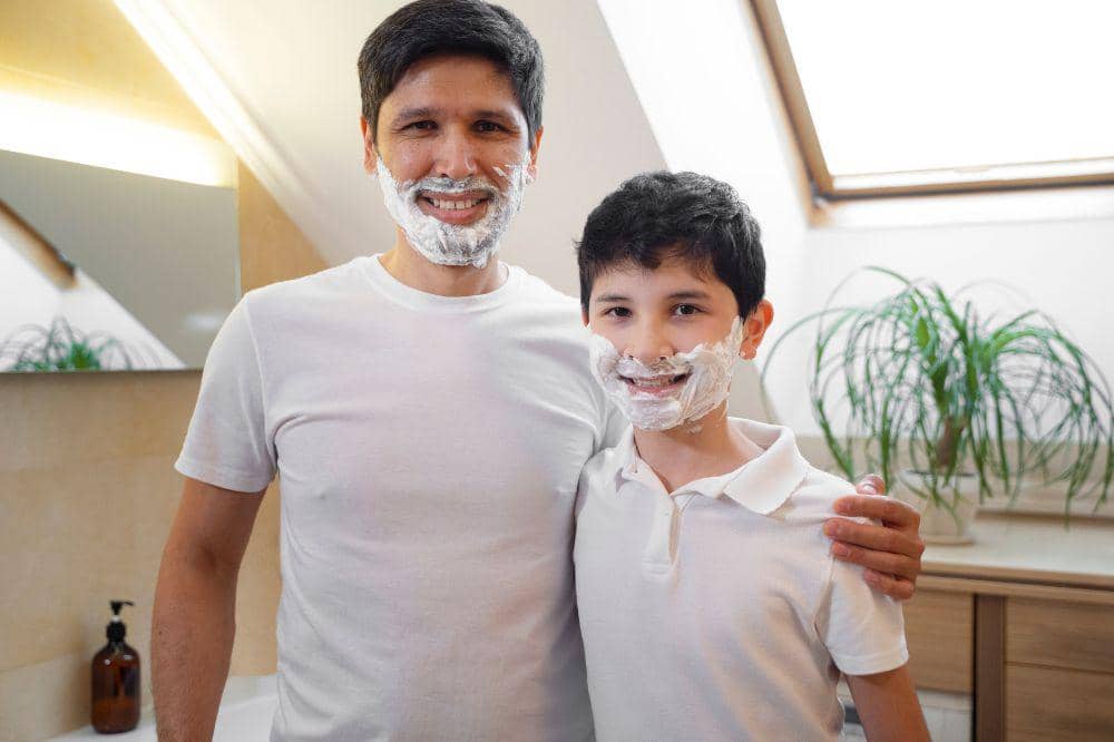 Anak Laki-laki Menjauh Saat Pubertas, Ini Penjelasannya