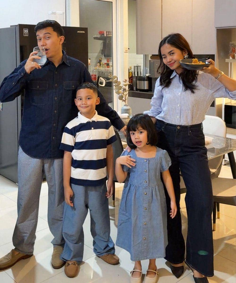 Inspirasi Gaya Lebaran Serasi Keluarga Selebriti Bersama UNIQLO 