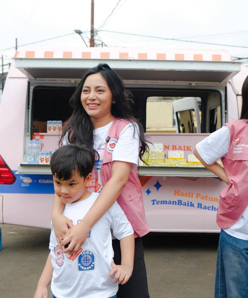 Gala dan Rachel di "Pasar Lebaran"