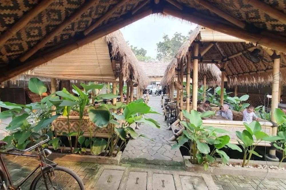 5 Tempat Makan Saung di Jakarta, Adem dan Cocok untuk Keluarga_20260313_114416_0002.jpg