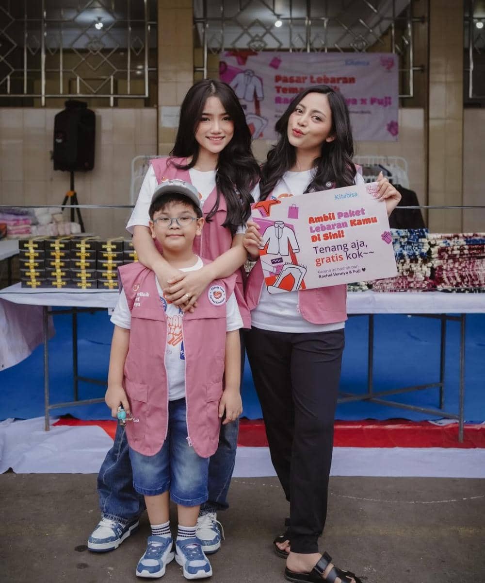 Gala, Fuji, dan Rachel di "Pasar Lebaran"