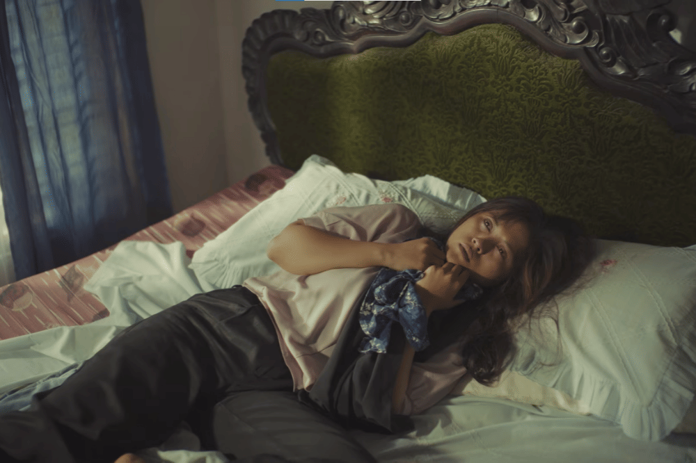 Lirik Lagu 'Sesi Potret' eńau feat Ari Lesmana, Makna Penyesalan