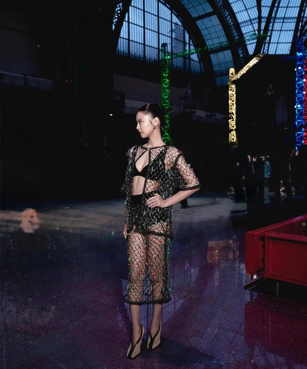 Jennie BLACKPINK di Fashion Show Chanel Paris Fashion Week