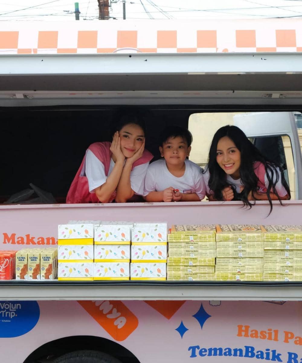 Fuji, Gala, dan Rachel di "Pasar Lebaran"