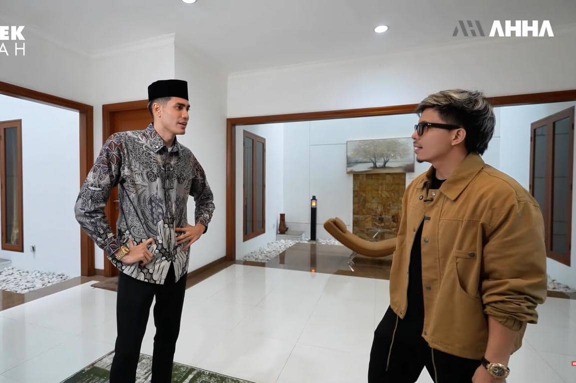 7 Fakta Rumah Baru Aisar Khaled di Jakarta, Serba Putih dan Mewah!