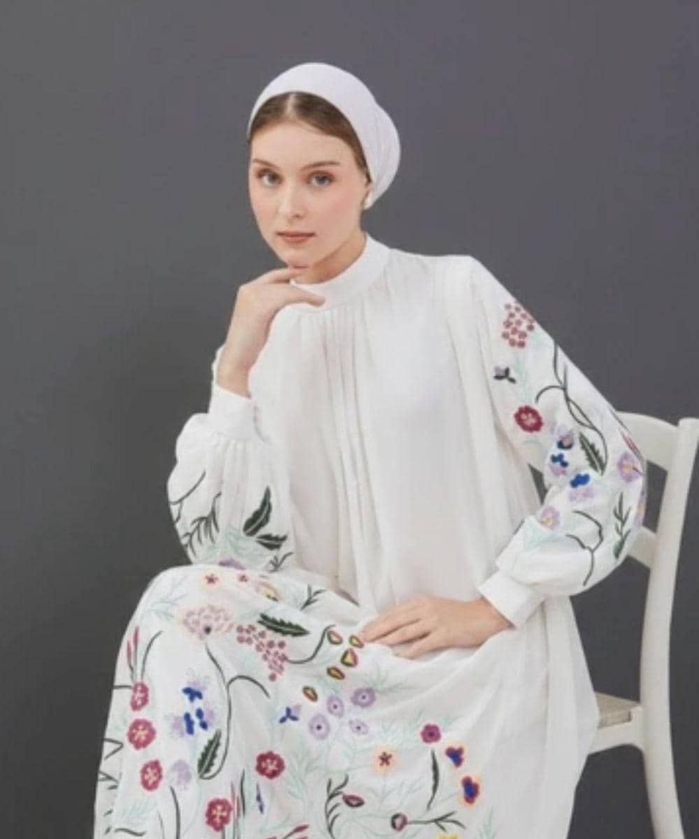 7 Rekomendasi Merek Gamis Modern Warna Putih untuk Lebaran