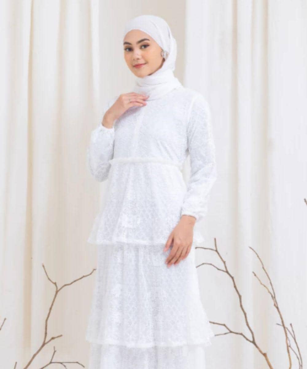 7 Rekomendasi Merek Gamis Modern Warna Putih untuk Lebaran