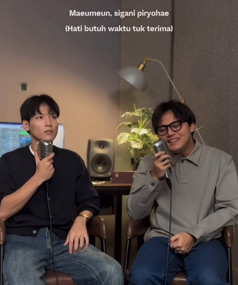 Daehoon dan Rizky Febian di lagu Mencinta tanpa Arah