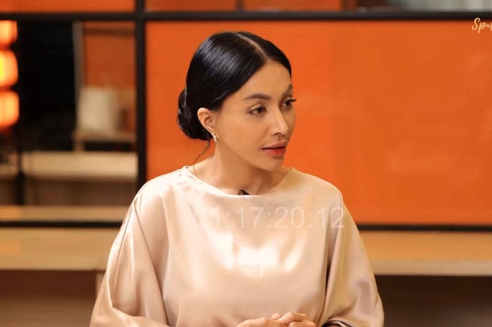 Tangis Denada Pecah Tegaskan Tidak Pernah Membuang Ressa 1