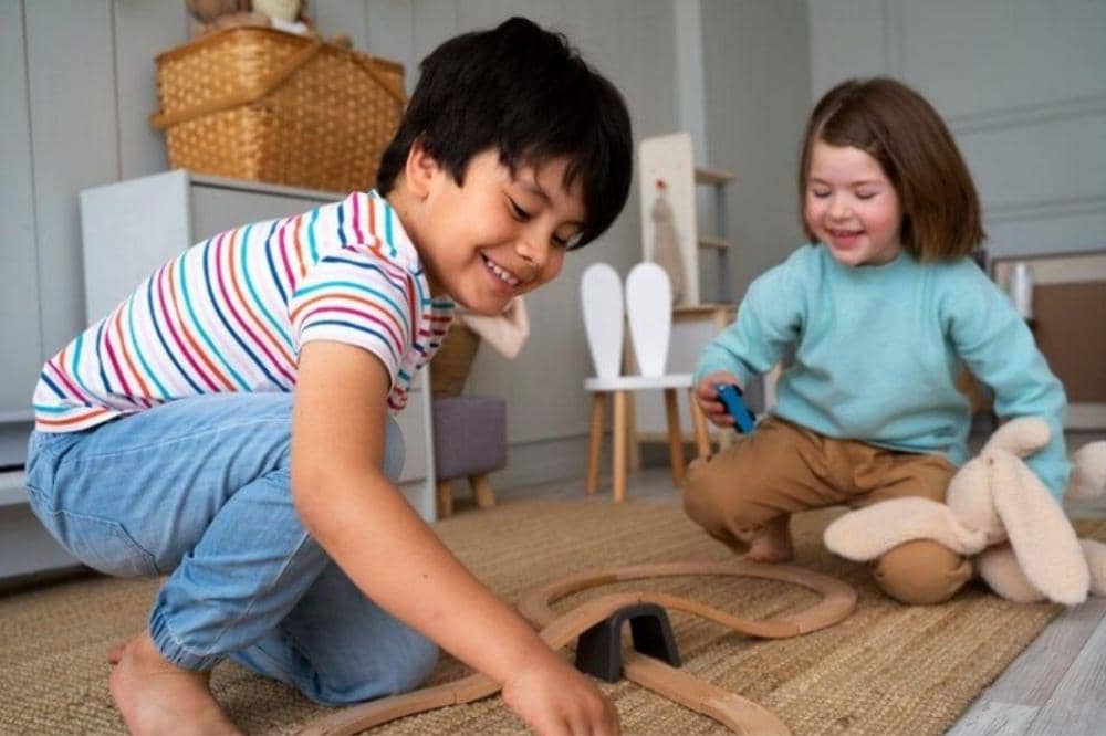 Anak bermain bersama