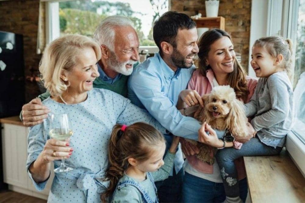 7 Adab Anak Saat Kumpul Keluarga yang Wajib Diajarkan