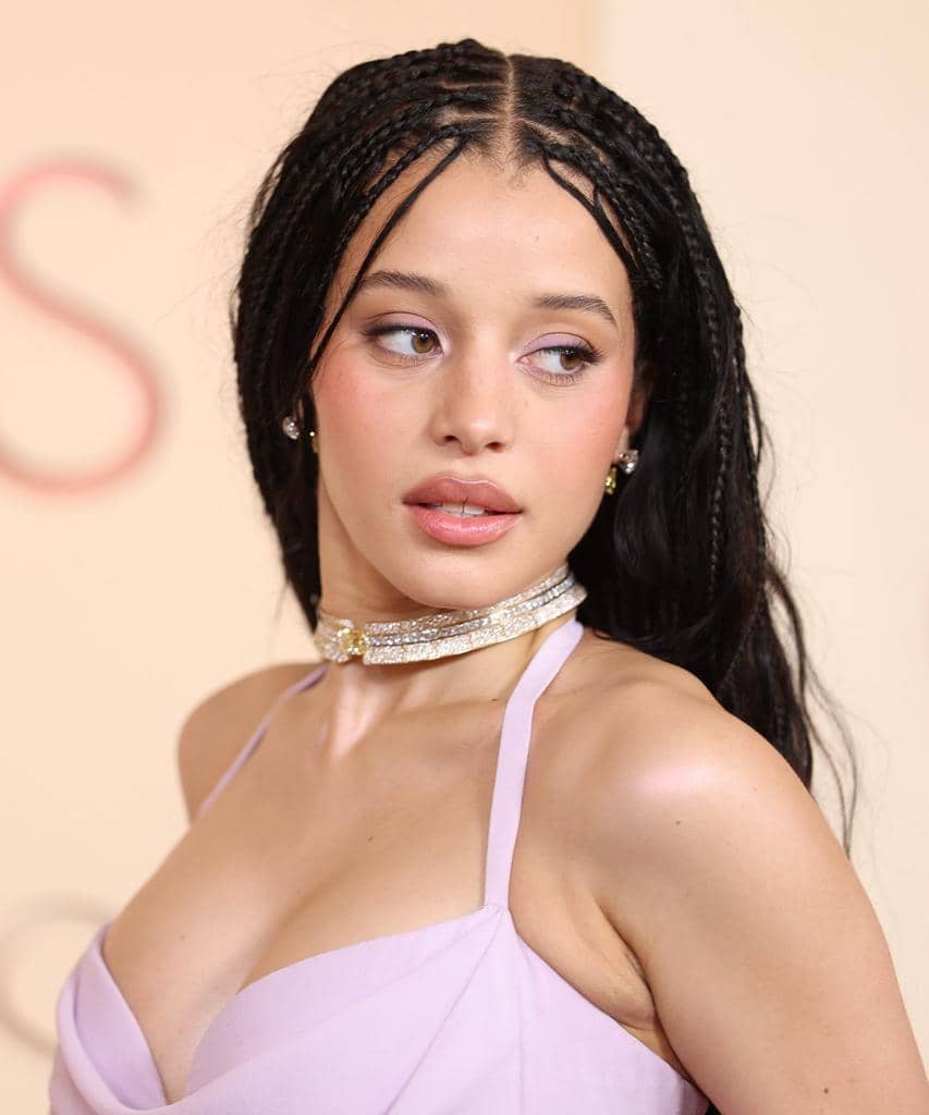 Gaya Rambut Unik Artis di Oscar 2026 5.jpg