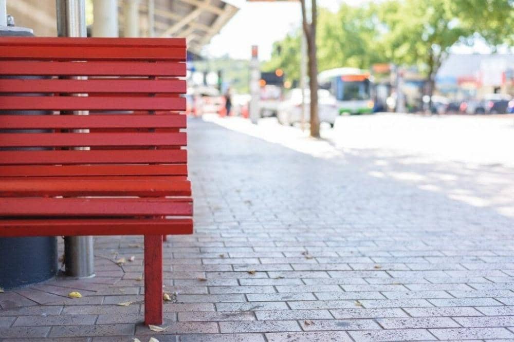 Bangku di tempat umum