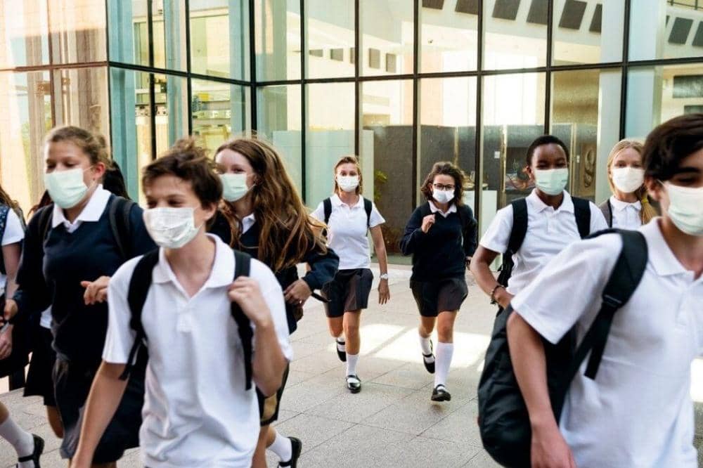 Anak-anak pulang sekolah