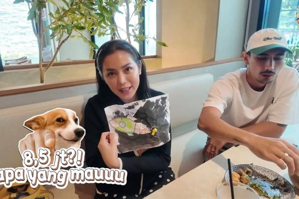 Jedar dan Vincent melihat lukisan Hagia