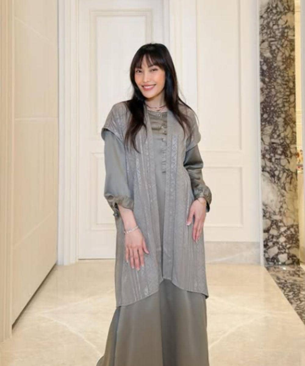 Koleksi Baju Lebaran Ayu Dewi untuk Tampil Stylish di Hari Raya